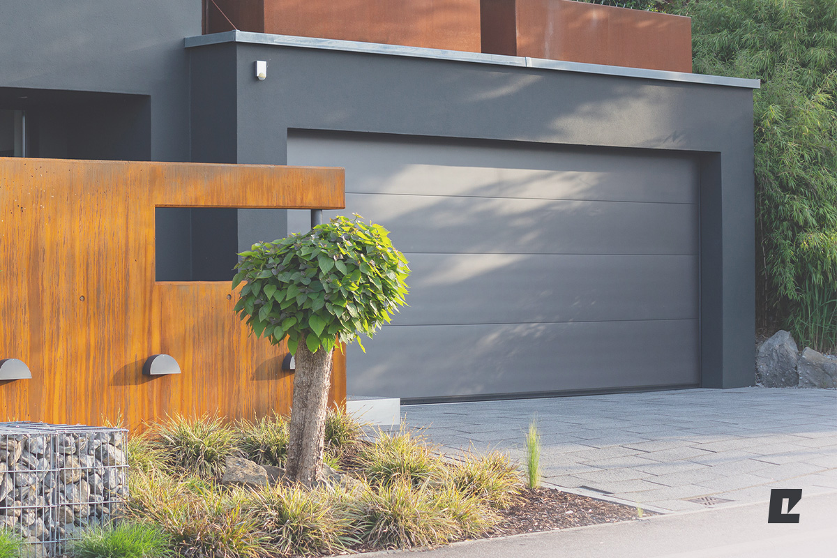 Zmaksymalizuj zyski z INFINITI: Opanuj konfigurację i sprzedaż bram segmentowych